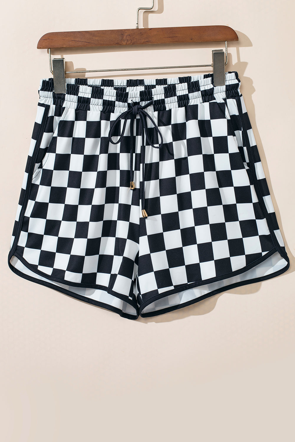 Rose Checkered Drawstring Elastic Waist Casual ShortsMaterial:95%Polyester+5%Elastane

• Embrace a sporty-chic look with our shorts, blending trendy plaid patterns with a comfortable elastic waistband.
• Stay practic