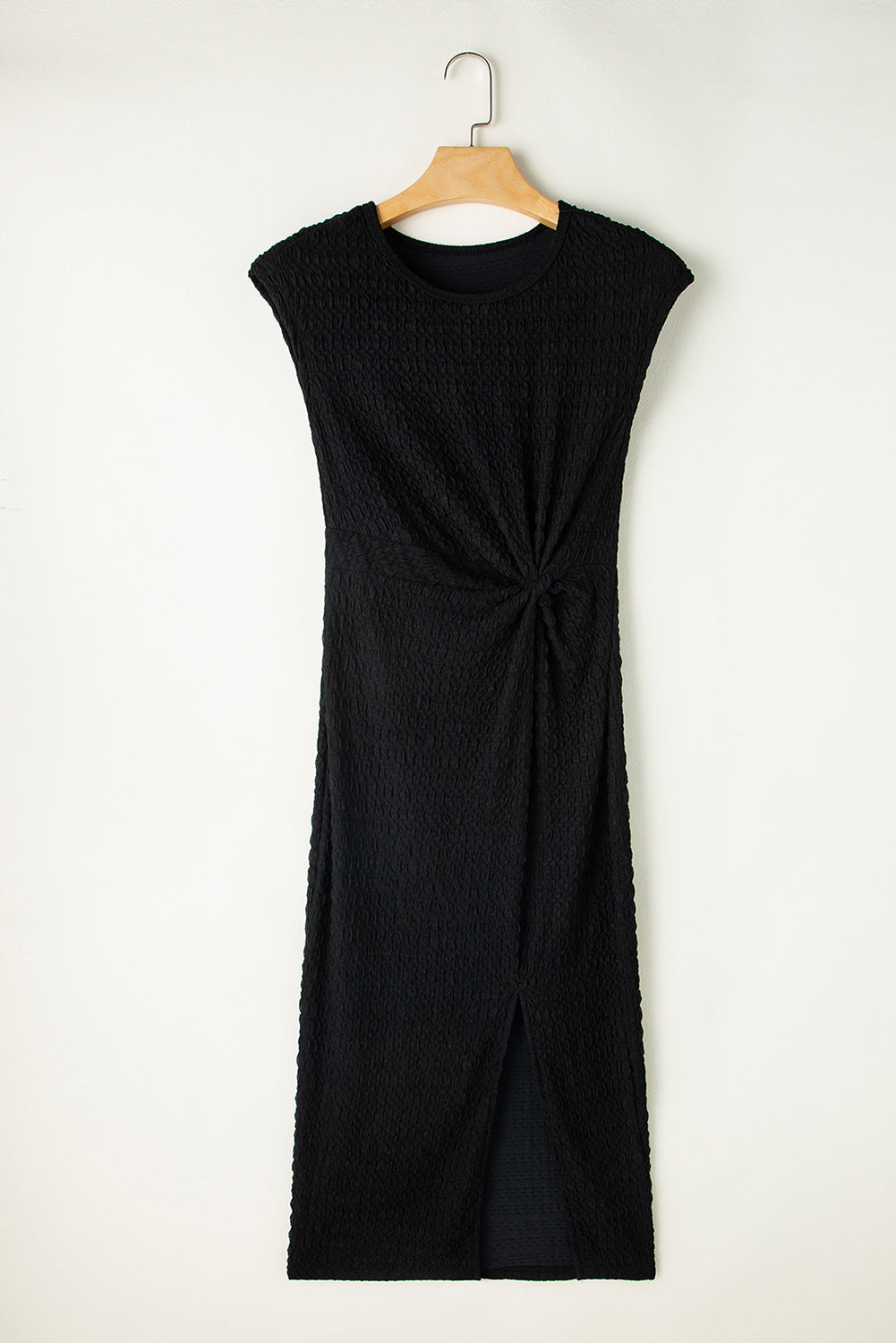 Black Textured Short Sleeve Twist Front Split Midi DressMaterial:95%Polyester+5%Elastane



		The midi dress features a unique and stylish design with its textured fabric, short sleeves, twist front detail, and front sp