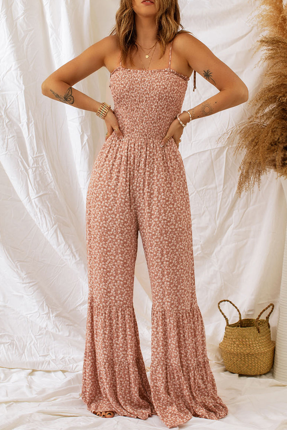 Khaki Floral Spaghetti Straps Smocked Bodice Wide Leg JumpsuitMaterial:100%Polyester



		Smoked bodice design highlights women’s
sexy body shapes.
	
	
	
		Floral jumpsuit with the wide leg is very
textured and fashiona