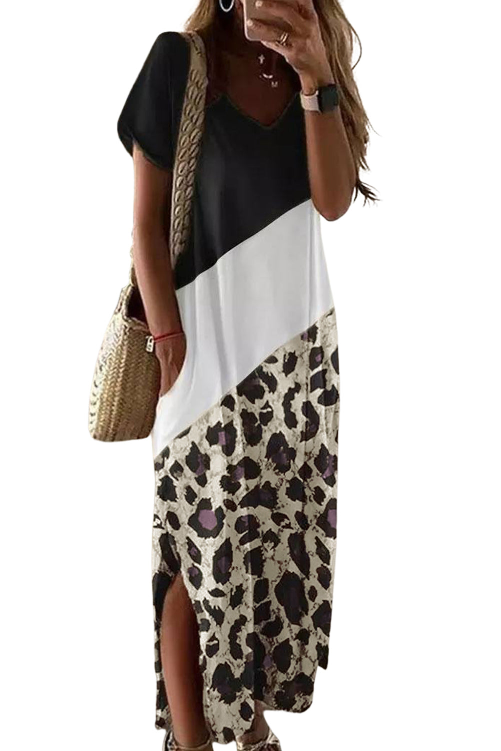 Black Leopard Color Block Side Slit T Shirt Maxi DressMaterial:95%POLYESTER+5%ELASTANE



		•The dress features a unique combination of color block and leopard print, making it a statement piece that can be styled in 