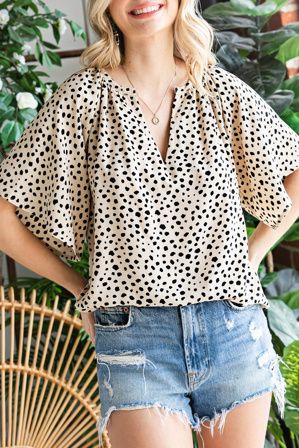 Cheetah Notch V Neck Casual Ruffle Sleeve BlouseMaterial:100%Polyester



		MOQ: From $39
	
	
		Dropshipping: Place orders at Shewin, and we will ship the merchandise directly to your customers. Our dropship 