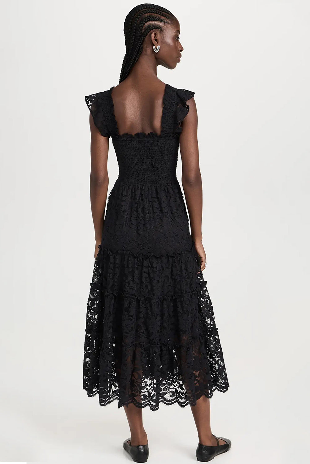 Black Lace Smocked Bodice Sleeveless Midi DressMaterial:54%Polyamide+41%Polyester+5%Elastane

• Effortlessly chic, this black lace smocked bodice midi dress exudes elegance and sophistication, perfect for both c