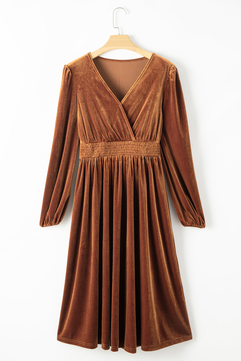 Camel Wrap V Neck Smocked High Waist Velvet Midi DressMaterial:95%POLYESTER+5%ELASTANE



		The midi dress is an elegant and luxurious dress that exudes sophistication. It features a wrap-style bodice with a V-necklin