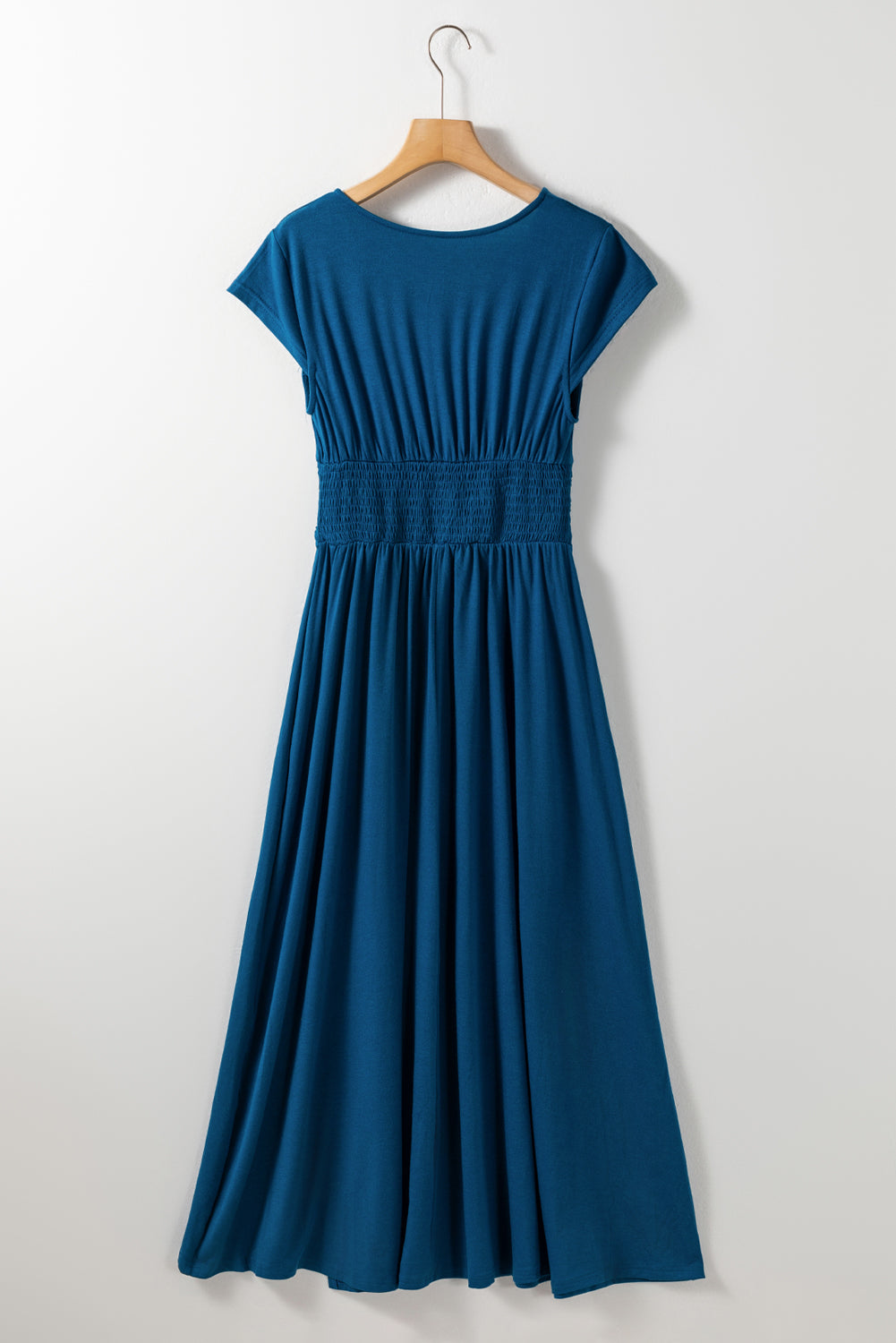 Peacock Blue Deep V Neck Ruched High Waist Midi DressMaterial:65%Polyester+30%Viscose+5%Elastane



		This concise long dress is versatile and suitable for various occasions. 
	
	
		The trendy high-waist look is e