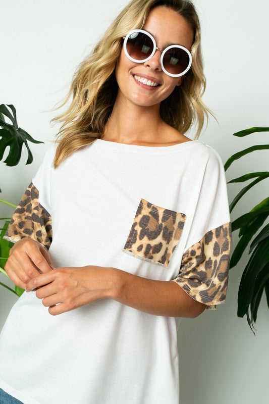 TERRY SOLID ANIMAL BOXY TOPFRENCH TERRY SOLID AND ANIMAL PRINT SHORT SLEEVE FRONT POCKET RAW EDGE DETAIL OVERSIZE FIT TOP 87% POLYESTER, 10% RAYON, 3% SPANDEX MADE IN USAS/M/L 2-2-2
Style: Cas