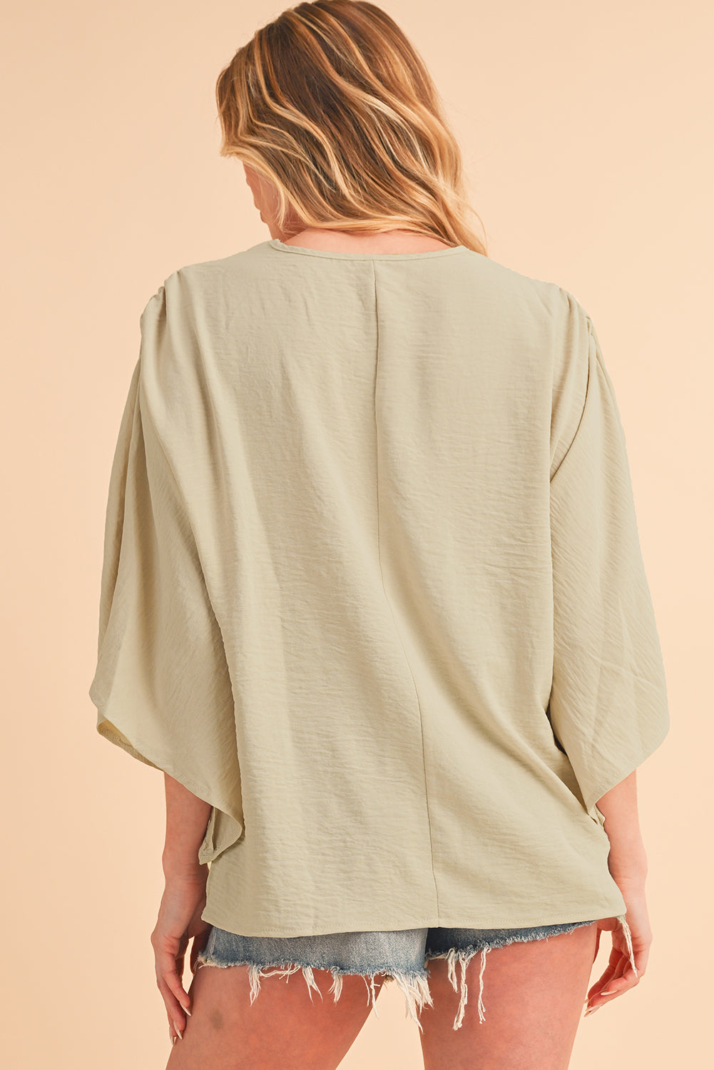 Parchment Solid Color Crinkled V Neck Ruffled Sleeve BlouseMaterial:100%Polyester



		The blouse comes in a solid color, which provides a clean and versatile look. 
	
	
		The crinkled effect also makes the blouse resis