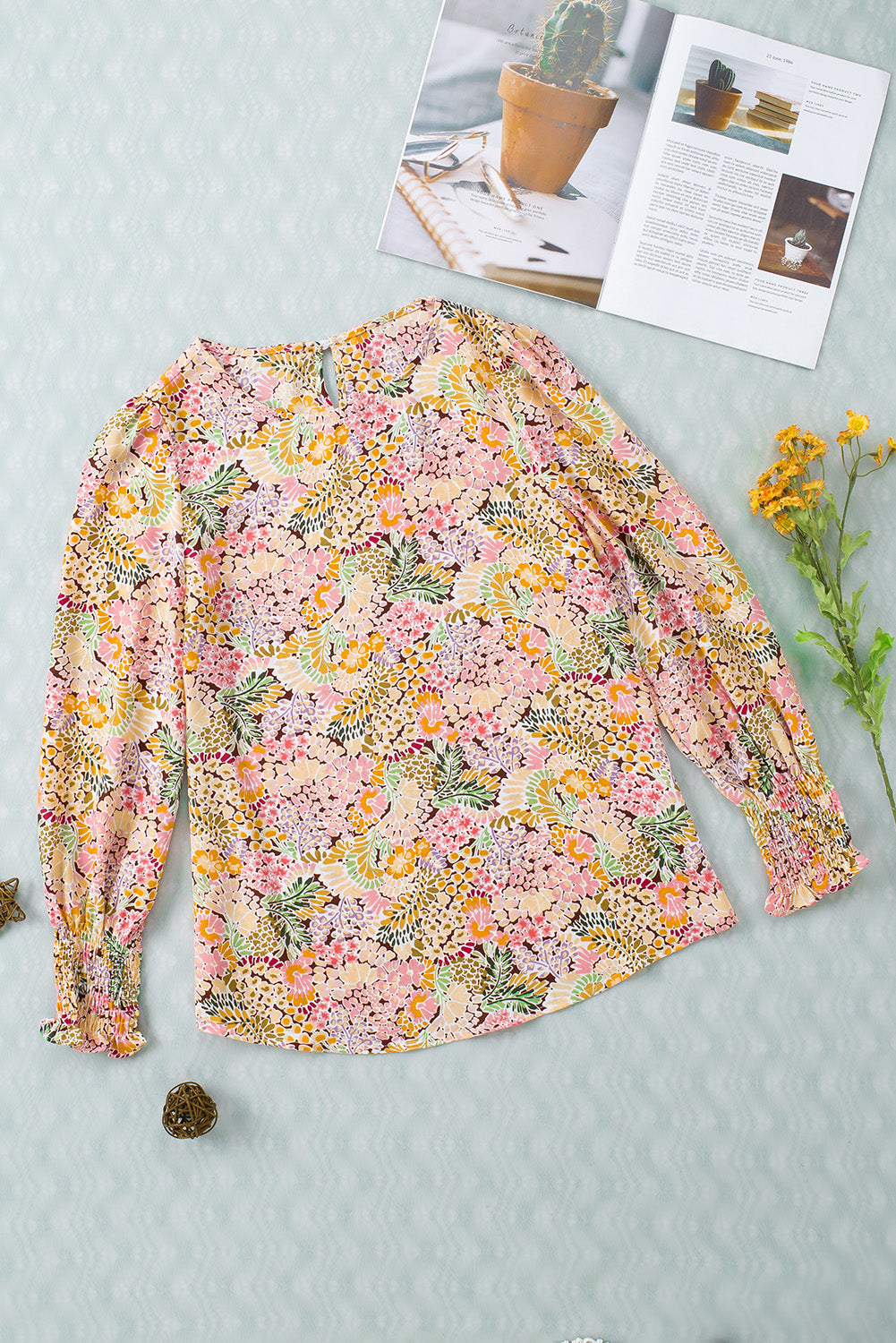 Multicolor Floral Print Smocked Cuffs Long Sleeve BlouseMaterial:100%Polyester


	

			The Floral Print Smocked Cuffs Long Sleeve Blouse is a feminine and elegant addition to any wardrobe. Its delicate floral print and