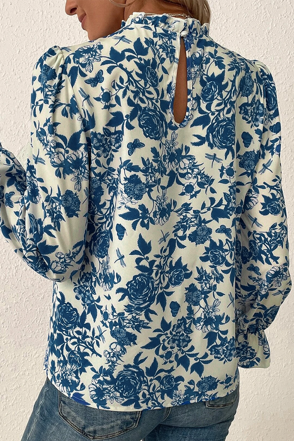 Sky Blue Floral Print Flounce Sleeve Keyhole Back BlouseMaterial:100%Polyester

• Embrace a bohemian vibe with our blouse, featuring intricate floral patterns that exude a free-spirited charm.
• The flounce sleeves add 