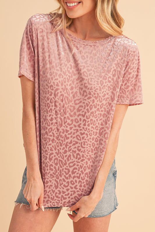 Pink Leopard Print Contrast Neckline Short Sleeve BlouseMaterial:70%Polyester+20%Polyamide+10%Elastane



		The blouse drapes loosely on the body, providing a comfortable and flattering silhouette that is suitable for d