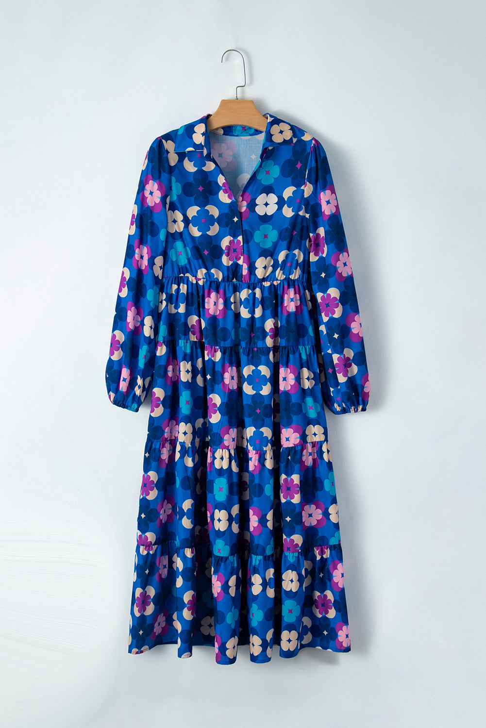 Blue Floral Peasant Sleeve Tiered Ruffle Midi DressMaterial:100%Polyester

• Embrace the charm of bohemian style with this midi dress, featuring a beautiful blue floral print that exudes effortless elegance.
• The 