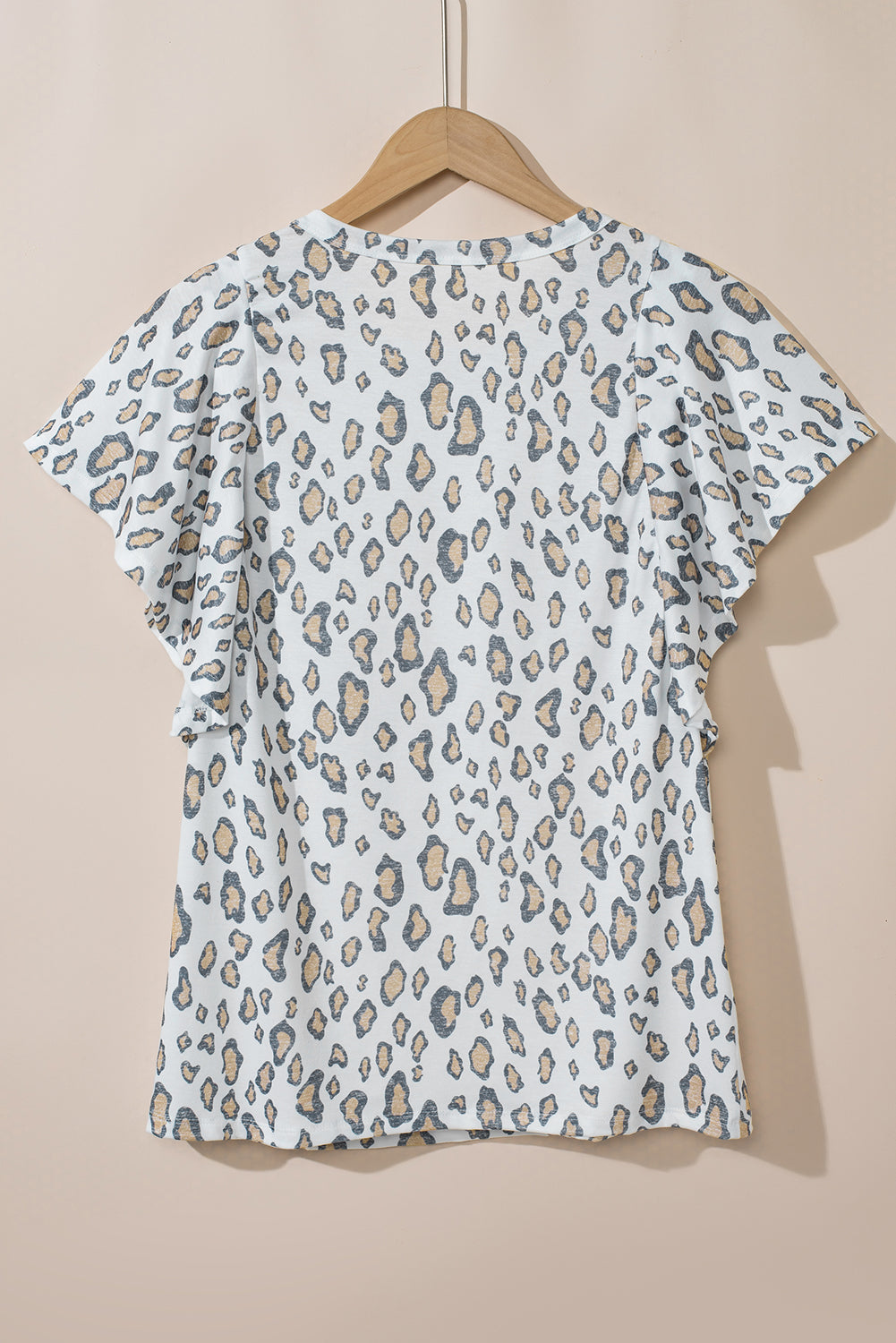 White Leopard Print Ruffle Short Sleeve BlouseMaterial:95%Polyester+5%Elastane



		With its ruffle short sleeves, this blouse exudes a feminine and playful vibe, perfect for adding a touch of flair to your lo