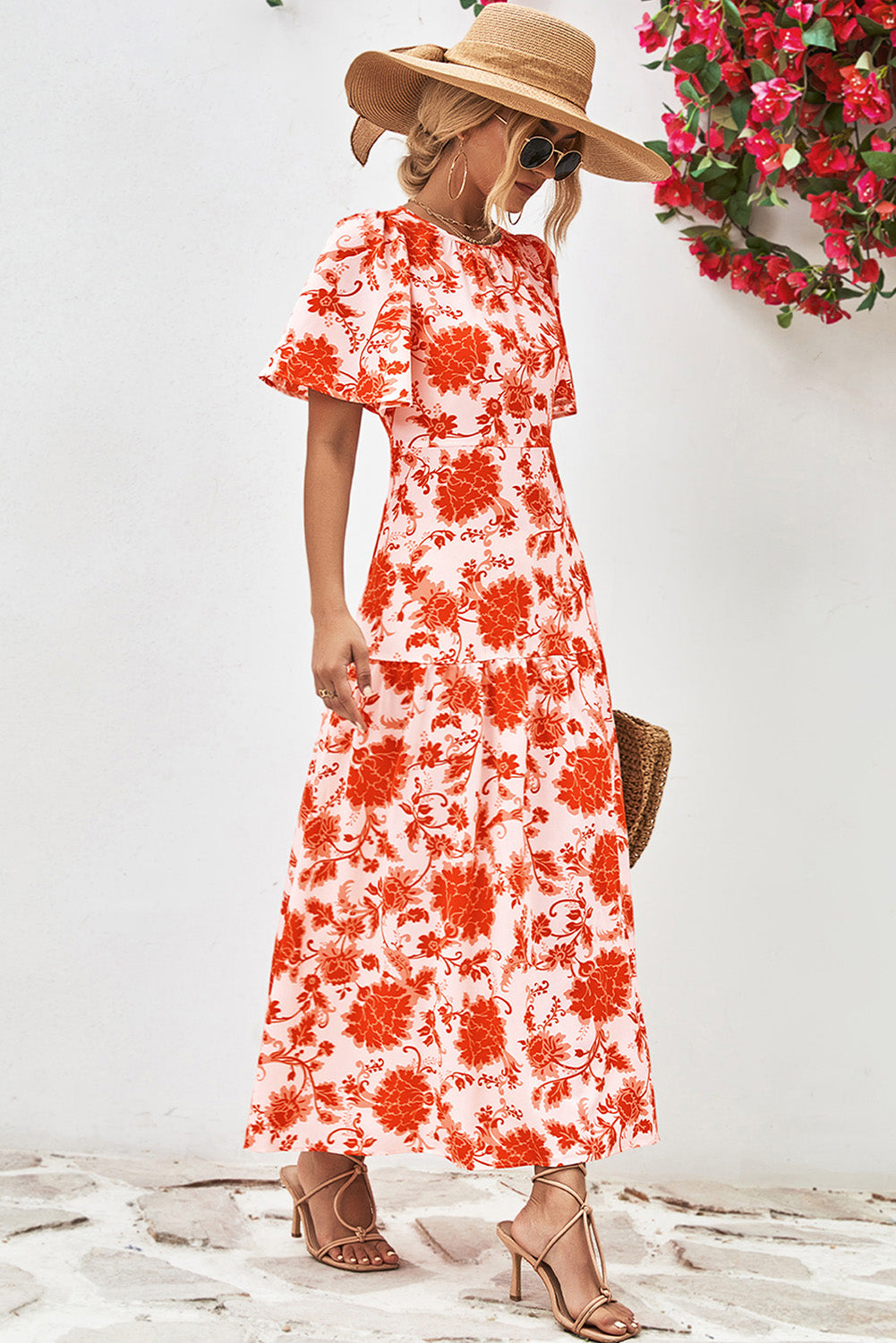 Orange Floral Print Knotted Back Round Neck Maxi Dress• Embrace the vibrant energy of summer with this dress, featuring a charming knotted back detail for a touch of elegance.
• Effortlessly chic, this dress boasts a r