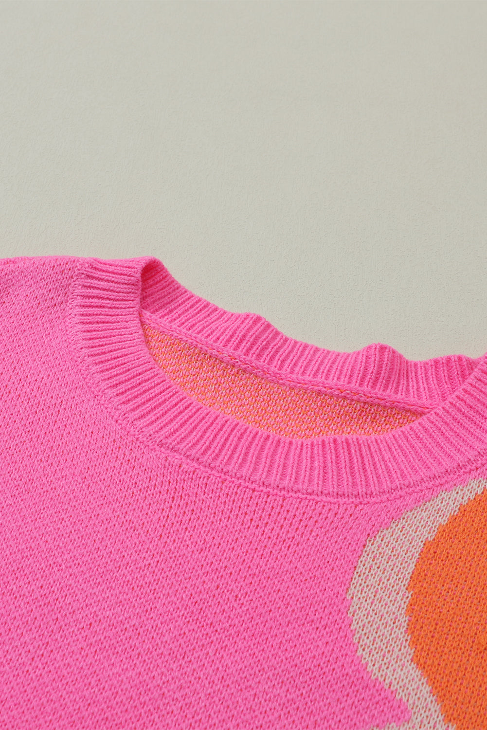 Pink & Orange 60s Floral Cable Knitted SweaterMaterial:100%Acrylic



		Add a pop of color and style to your wardrobe with our Pink &amp; Orange Floral Cable Knitted Sweater. This sweater features a vibrant fl