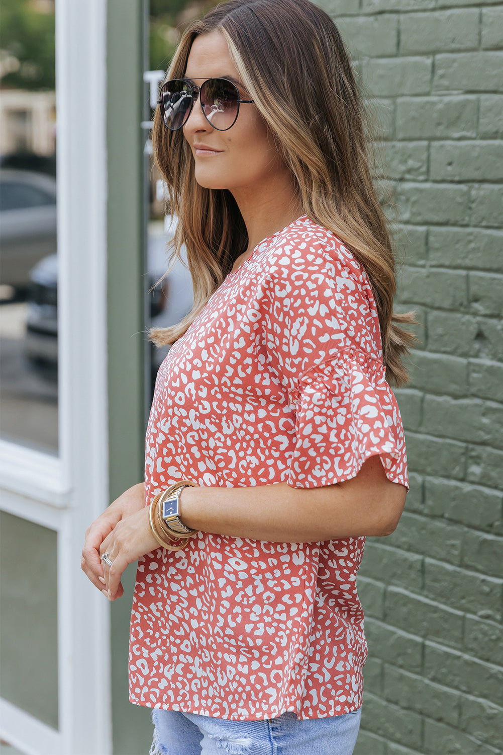 Pink Leopard Print Casual Flounce Sleeve Blouse for WomenMaterial:100%Polyester



		•A stylish, trendy way to add a touch of animal print to your wardrobe.
	
	
		•The flounce sleeves add a playful touch to a classic 