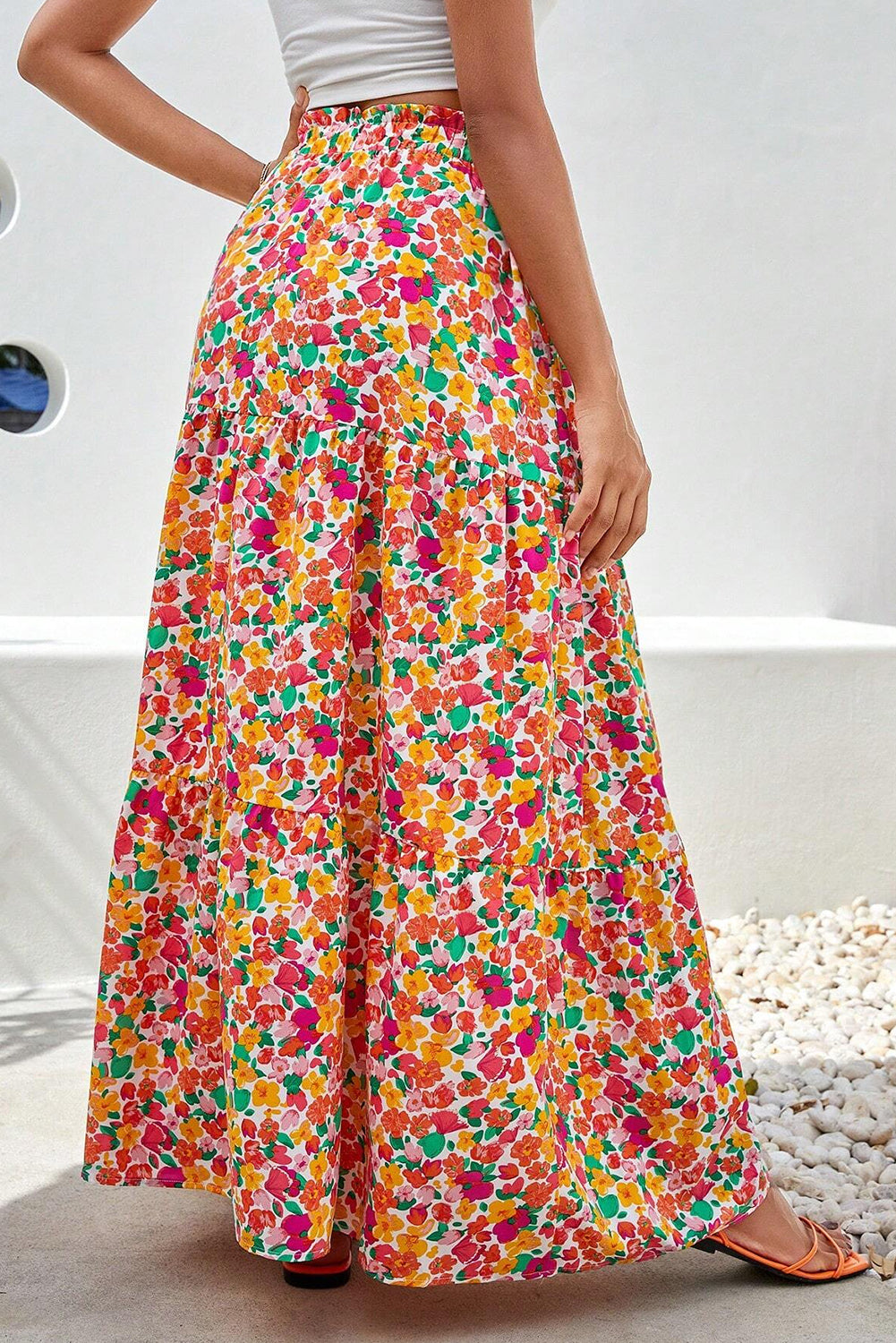 Yellow Boho Floral Print Tiered Maxi SkirtMaterial:100%Polyester

• Embrace the sunshine with this skirt, featuring a vibrant yellow hue that exudes positivity and joy, perfect for vacation adventures. 
• 