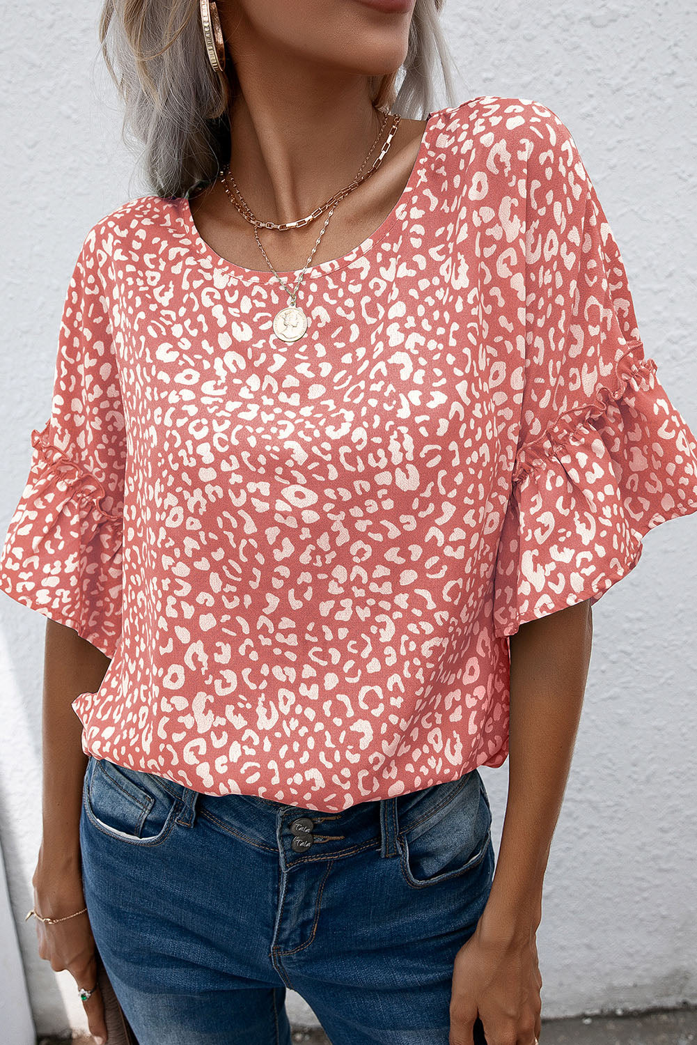 Pink Leopard Print Casual Flounce Sleeve Blouse for WomenMaterial:100%Polyester



		•A stylish, trendy way to add a touch of animal print to your wardrobe.
	
	
		•The flounce sleeves add a playful touch to a classic 