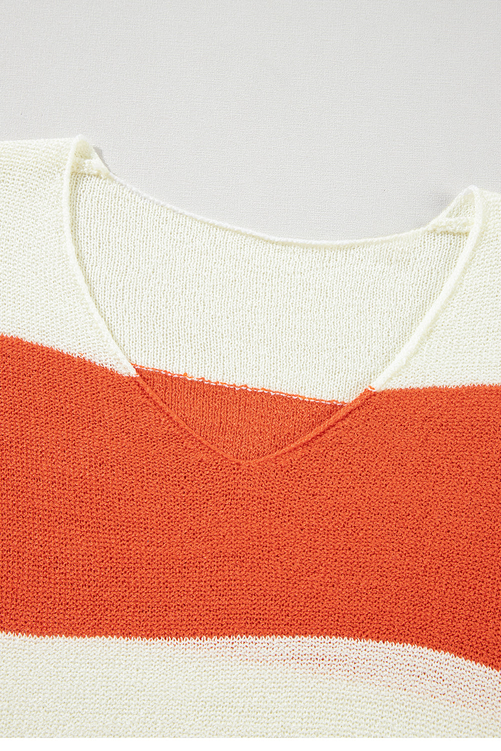 Orange Colorblock V Neck Side Slits SweaterMaterial:100%Acrylic

• Stand out in style with our sweater, blending casual stripes with a trendy rib-knit design.
• The vibrant orange hues add a pop of color to