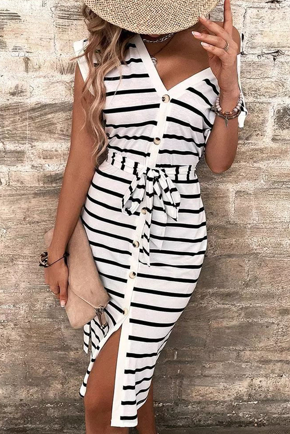 Striped Button Belted Casual V-Neck Midi DressMaterial:95%POLYESTER+5%ELASTANE



		•The waist belt accentuates the figure and creates a flattering silhouette.
	
	
		•The v-neckline adds a touch of feminini