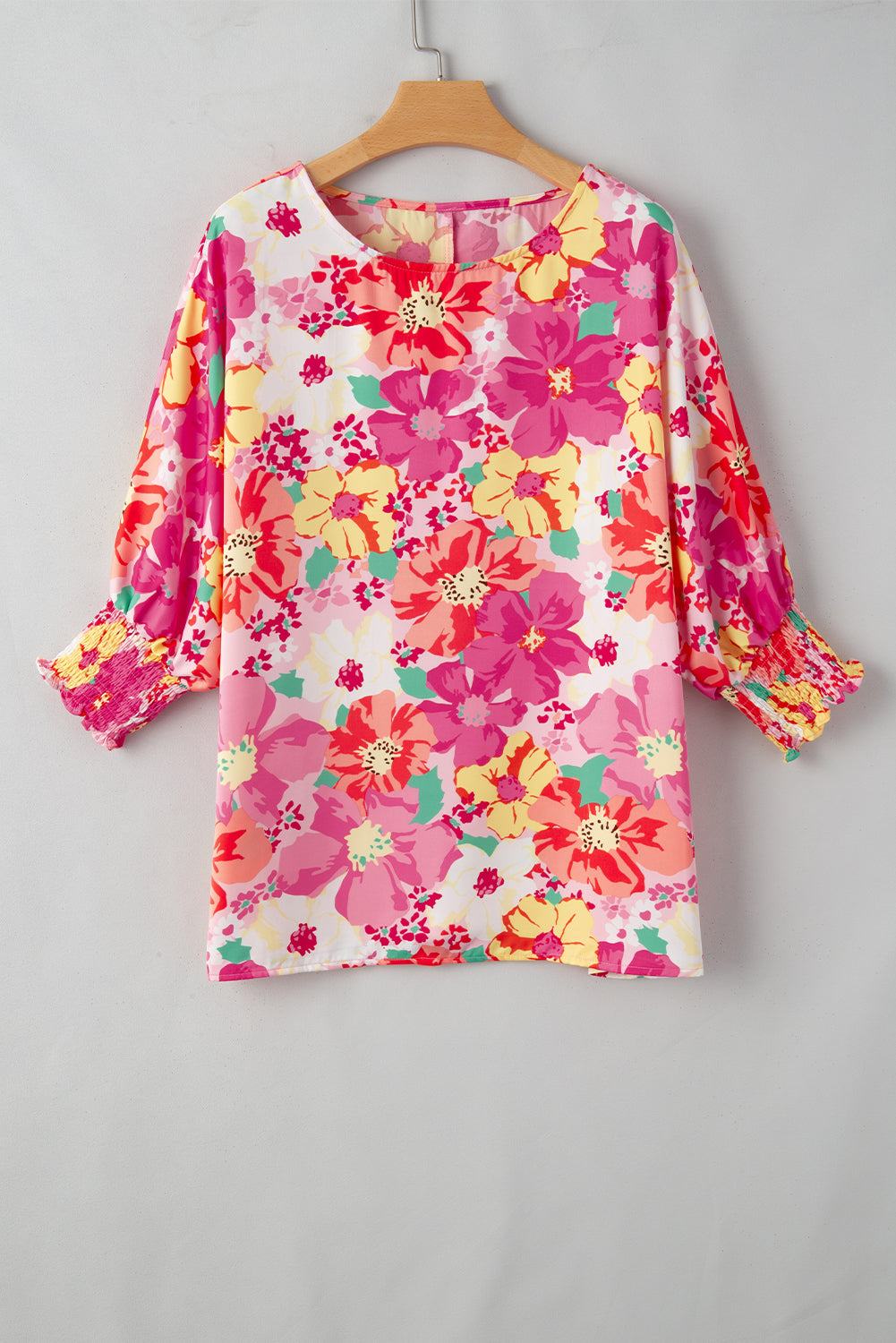 Pink Shirred Cuffs 3/4 Sleeve Boho Floral BlouseMaterial:100%Polyester



		The blouse is a stylish and feminine top featuring shirred cuffs and a boho-inspired floral print, adding a touch of bohemian charm to 