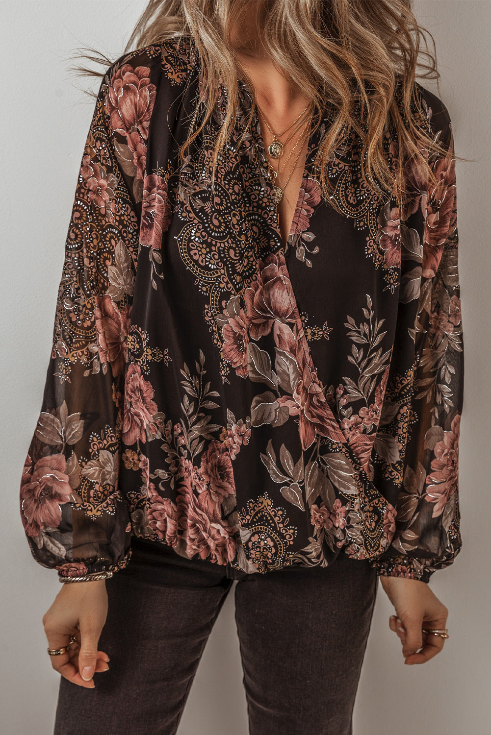 Black Floral Print Criss Cross V Neck Balloon Sleeve BlouseMaterial:100%Polyester

• Embrace elegance with the blouse, perfect for adding a touch of sophistication to your daily outfits.
• The striking floral print adds a 