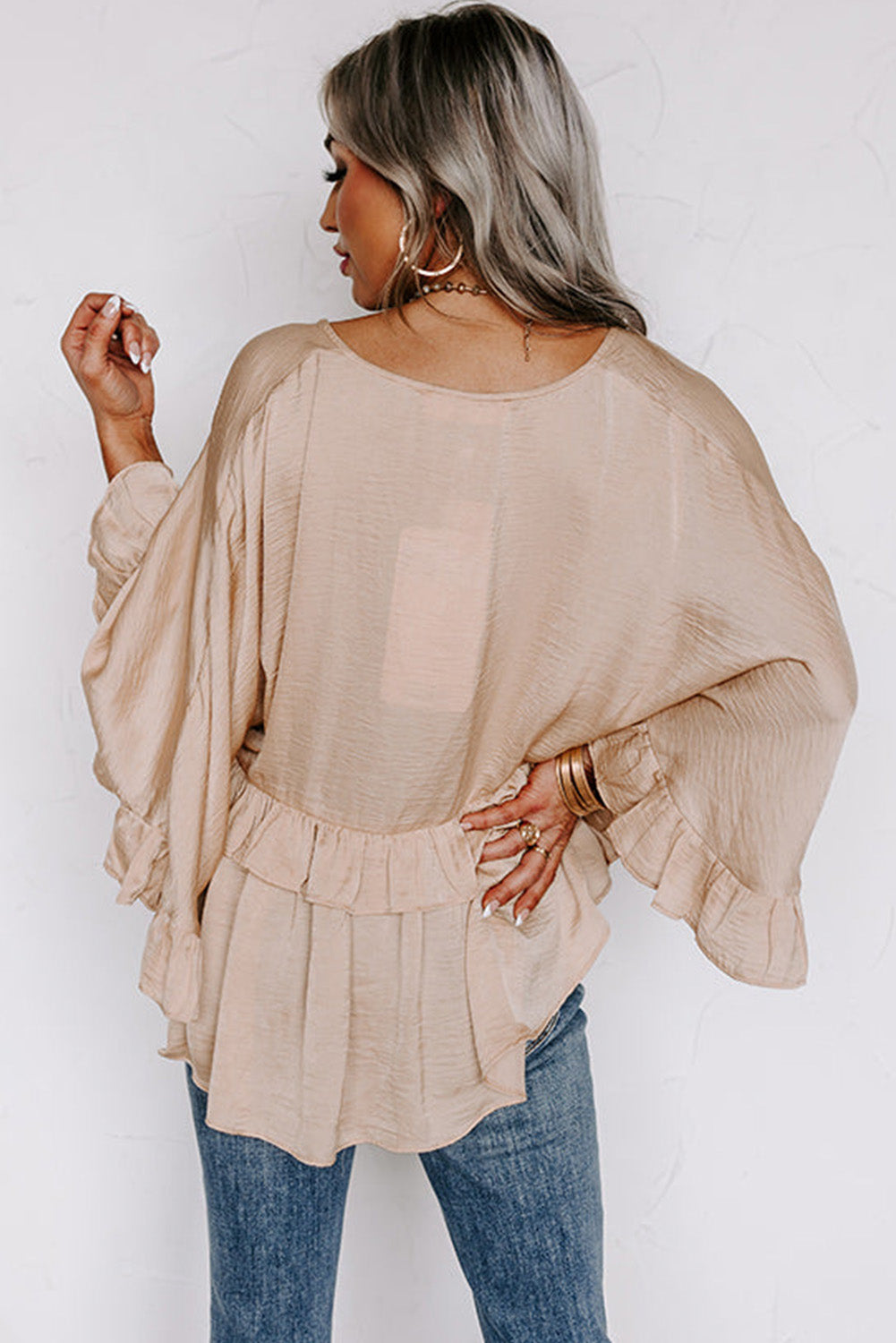 Apricot V Neck Draped Batwing Sleeve Ruffle TopMaterial:85%Viscose+10%Polyester+5%Elastane



		Elegant v-neckline accentuates collarbones
	
	
		Flowy draped fabric flatters all body types
	
	
		Batwing s