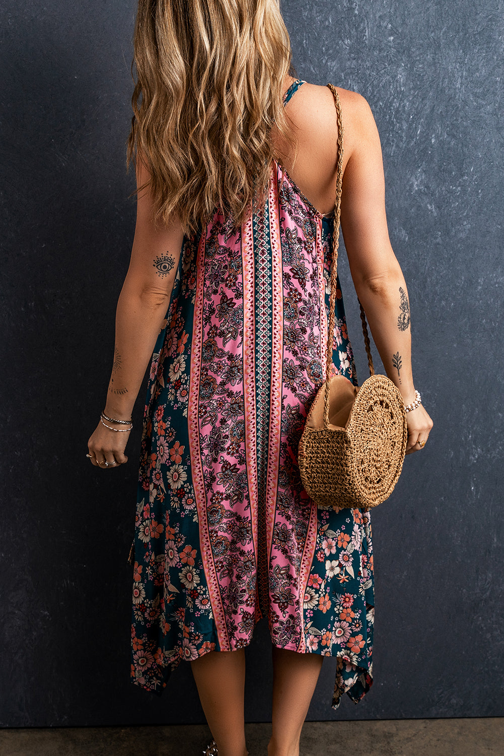 Pink Bohemian Floral Patchwork Print Midi SundressMaterial:100%Viscose

• Embrace the sundress, featuring a vibrant mix of floral prints for a truly unique and free-spirited look.
• Effortlessly chic, the sleevele