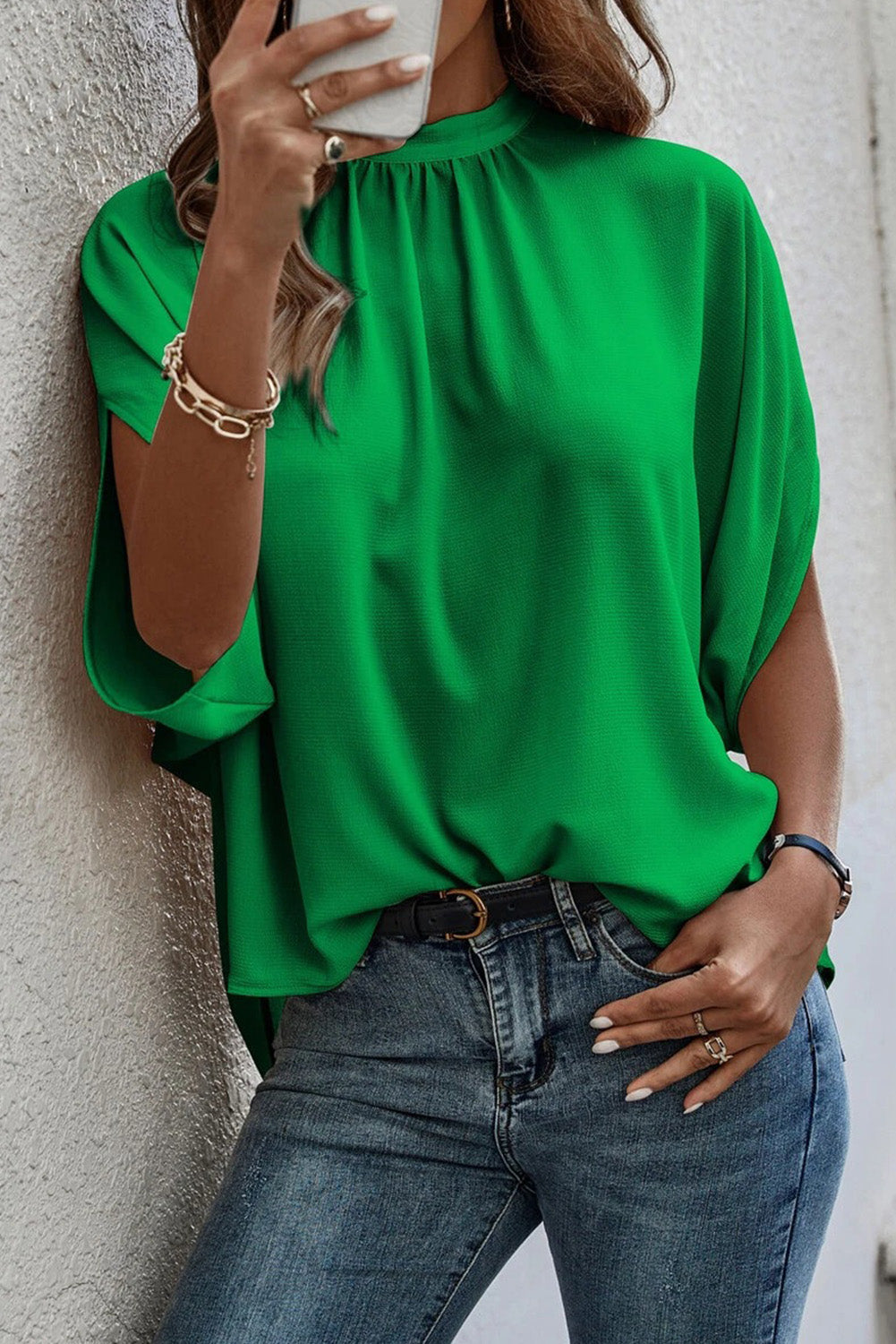 Bright Green Solid Color Batwing Sleeve Knotted BlouseMaterial:95%Polyester+5%Elastane



		The blouse is designed with batwing sleeves, which are loose and wide, creating a relaxed and comfortable fit. The batwing sl