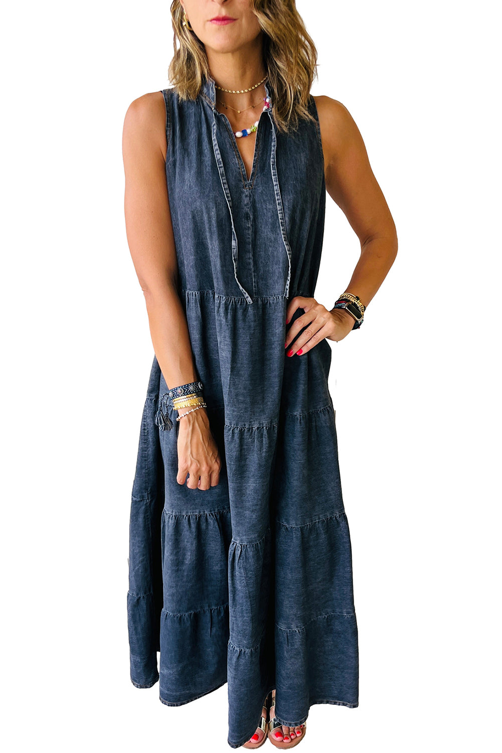 Blue Sleeveless Tiered Chambray Maxi DressMaterial:95%Cotton+5%Polyester


	


		This maxi dress is perfect for summer. The lightweight and airy silhouette is comfortable and breathable. 
	
	
		The ch